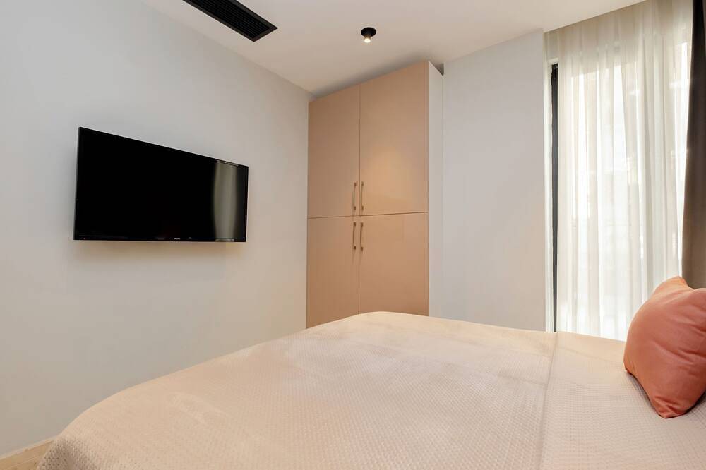 Apartamento entero, Charming 2-bedroom apartment with elevator in wonderful Istanbul with Ac in Beyoğlu, Estambul