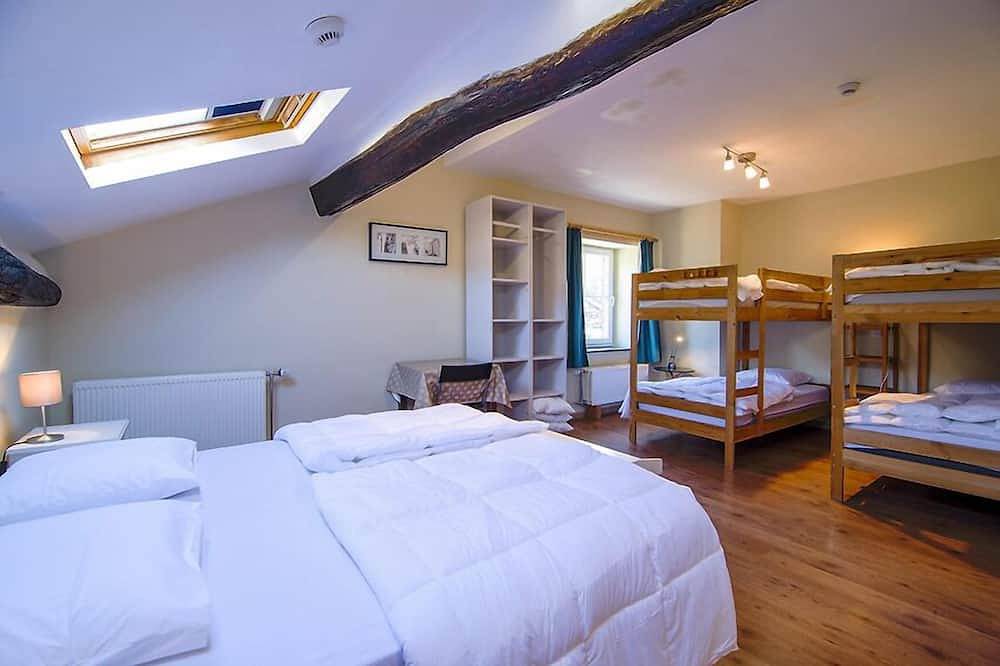House-Ensuite with Bath-Countryside view-Le Val Fleuri - Gîte 32p. in Vresse-sur-Semois, Regio Namur