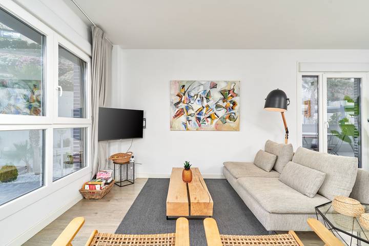 Appartamento intero, Appartamento 'Apartamento Playa Cabria' con piscina condivisa, Wi-Fi e aria condizionata in Curumbico, Almuñecar