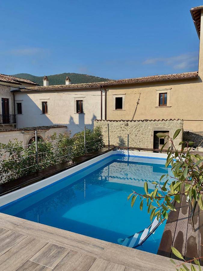 Resort per 2 persone, con piscina e giardino in Abruzzo