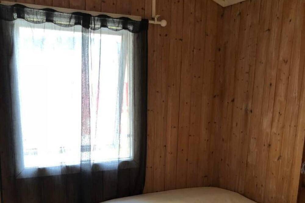 Cottage - Sleeps 6 - Parking - Patio in Levanger