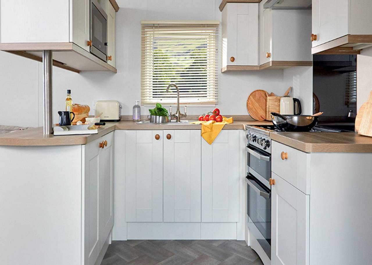 Bronze 2 Bedroom Caravan, Sleeps 3. With parking in Great Yarmouth, The Broads