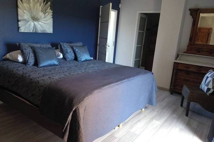 Beautiful comfortable gite, private pool and enclosed garden, pets welcome in Argilliers, Nimes und Umgebung