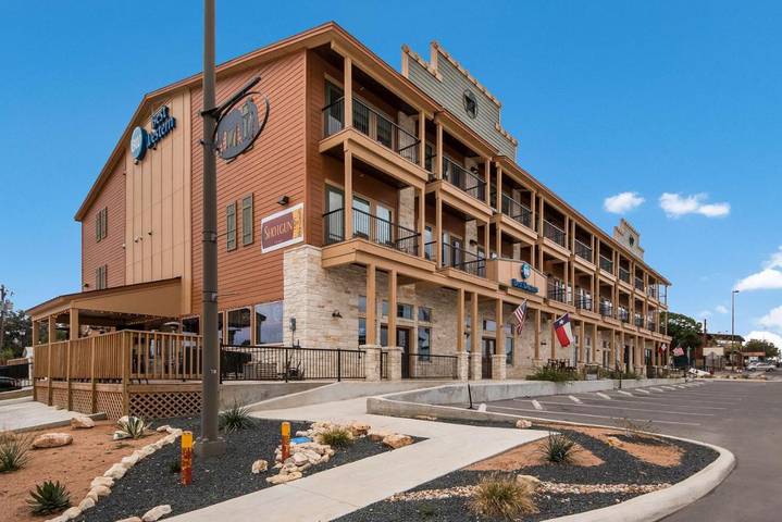 Hôtel pour 4 personnes, avec balcon, animaux acceptés