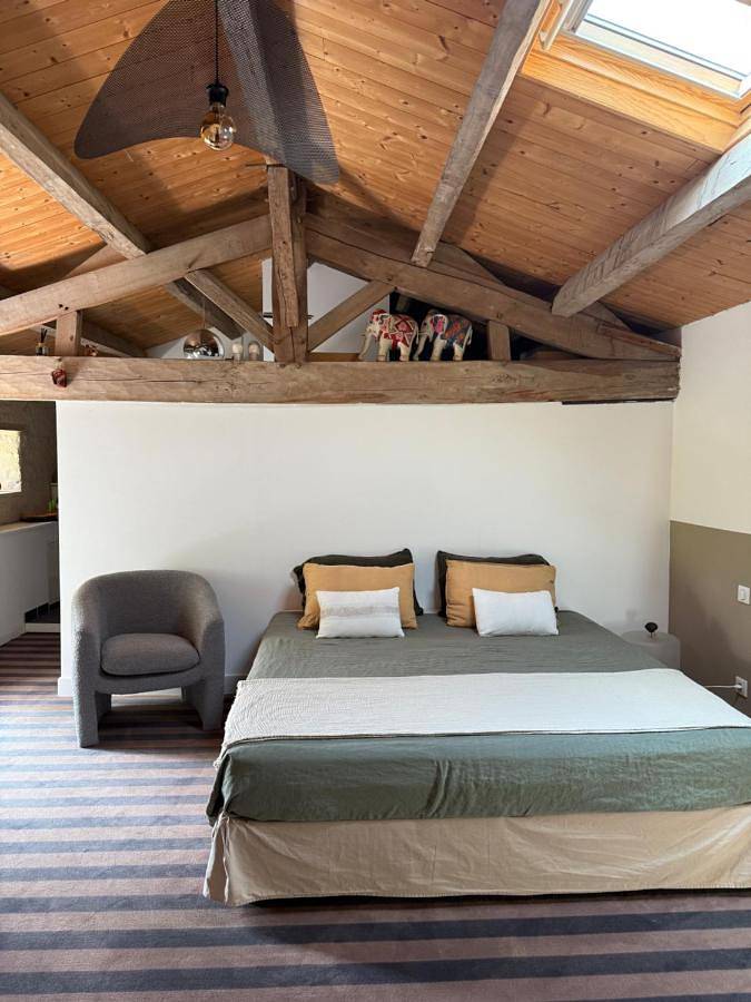 Gîte pour 2 personnes, avec Terrasse ainsi que Jardin et Piscine à Croix-Chapeau - 4