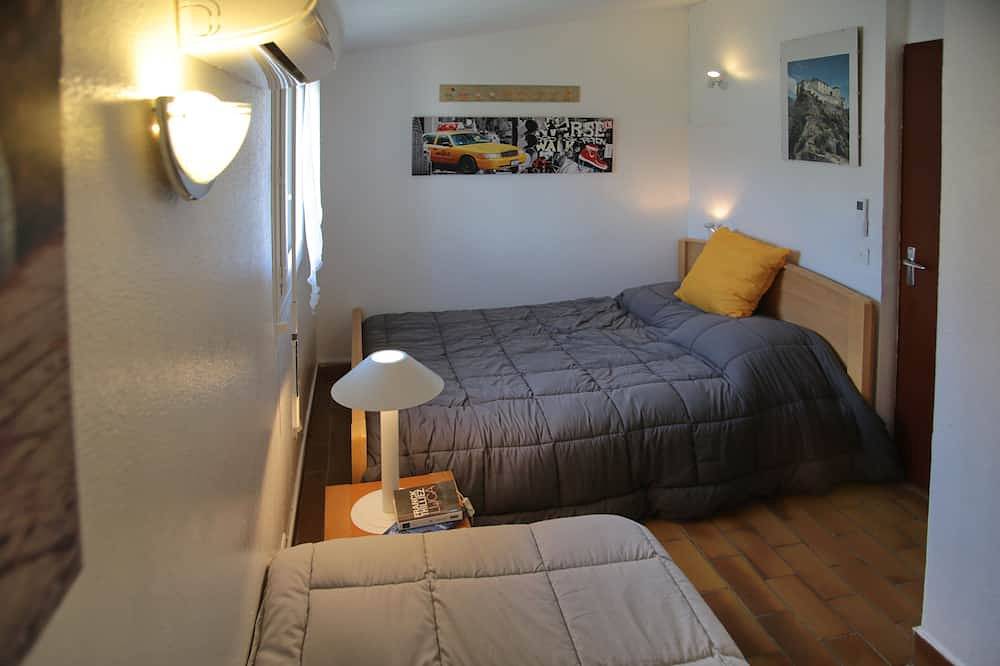 Quiet house 1km from the beach, with tennis court and communal swimming pools in Porticcio, Grosseto-Prugna