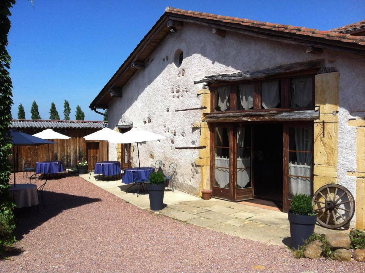 Double Room with Private Bathroom in Coutouvre, Région de Roanne