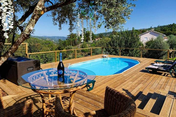 Location de vacances pour 10 personnes, avec jardin ainsi que piscine et jacuzzi, adapté aux familles à Mangualde