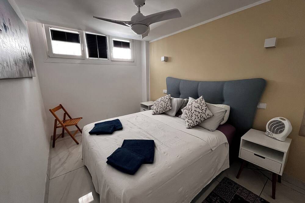 Entire apartment, Santa Ponsa Mallorca first line of sea - Aparthotel in Rotes Velles, Calvià