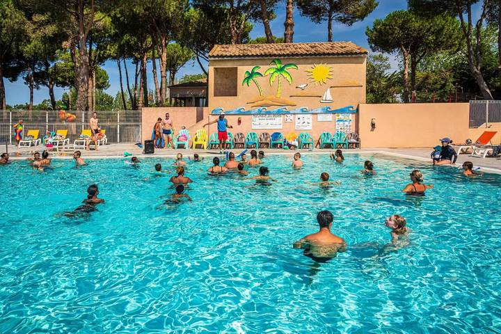 Camping pour 6 personnes, avec terrasse, animaux acceptés à Sérignan - 4