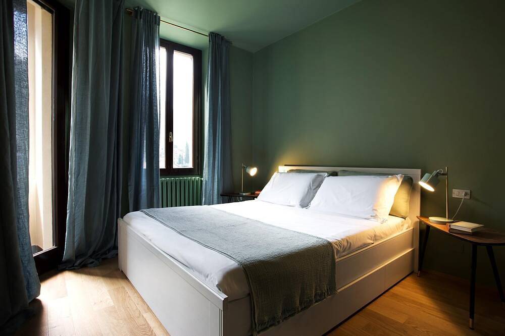 Hel lejlighed, Suite \"Anguilla\" at 2 steps from the lake with panoramic view. Lounge bar and swimming pool in Riva (Faggeto Lario), Faggeto Lario