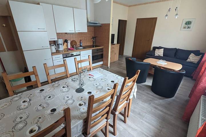 Ferienwohnung für 4 Personen, mit Pool und Sauna sowie Garten