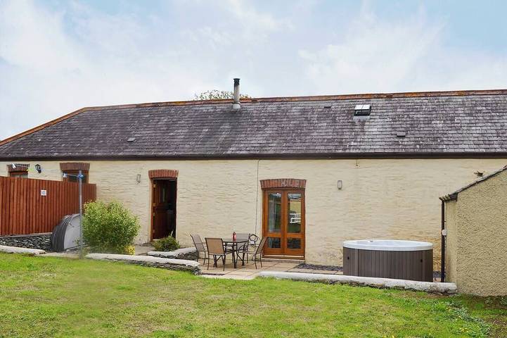 Cottage for 6 people, with garden and hot tub on the Isle of Anglesey
