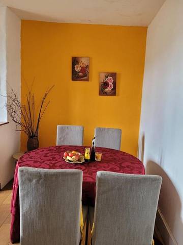 Gîte pour 2 personnes, avec vue ainsi que terrasse et jardin à Bourganeuf