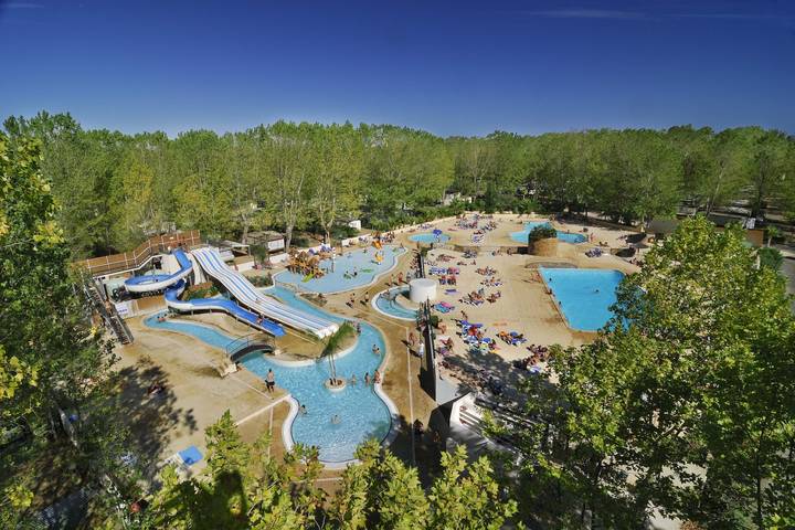 Village vacances pour 6 personnes, avec Jacuzzi ainsi que Terrasse et Piscine dans le Sud de la France