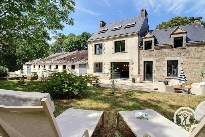 Gîte pour 10 personnes, avec Terrasse et Jardin à Bignan