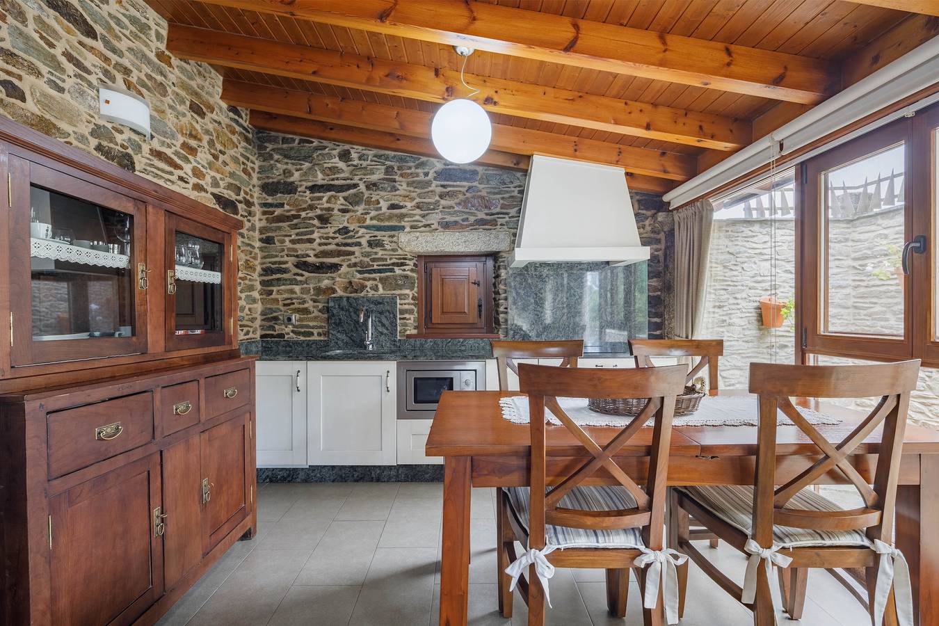 Apartamento entero, Apartamento rural 'O Pozo' con terraza compartida y Wi-Fi in Órdenes, Provincia de La Coruña