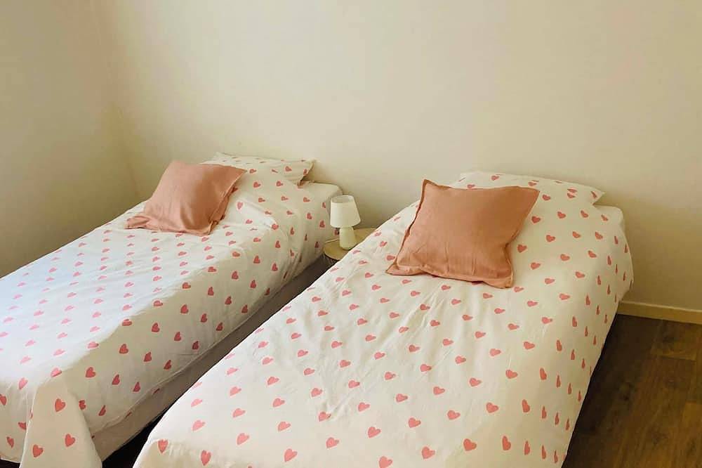 Appartement entier, Appartement 6 personnes + parking au pied du Beffroi d'Arras in Arras, Région d'Arras