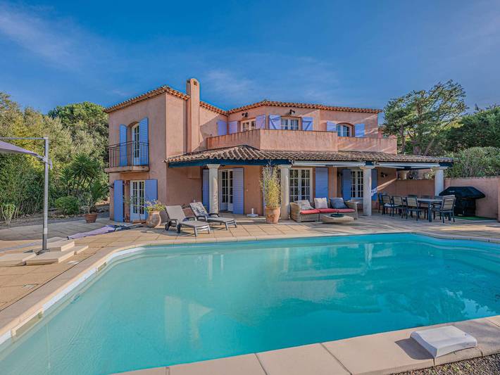 Gîte pour 8 personnes, avec jardin et piscine dans Golf Bluegreen Sainte-Maxime