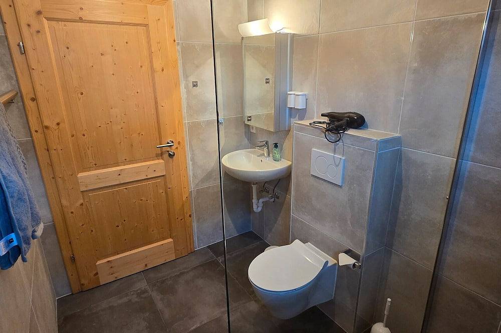 Bed and Breakfast 'Alpenblick' with Mountain View, Shared Terrace and Wi-Fi in Kaunergrat, Wenns
