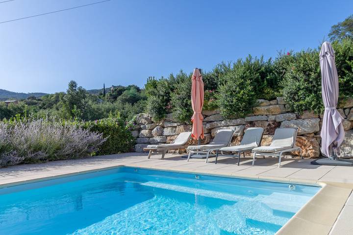 Location de vacances pour 10 personnes, avec terrasse et jardin à Le Plan-de-la-Tour - 4