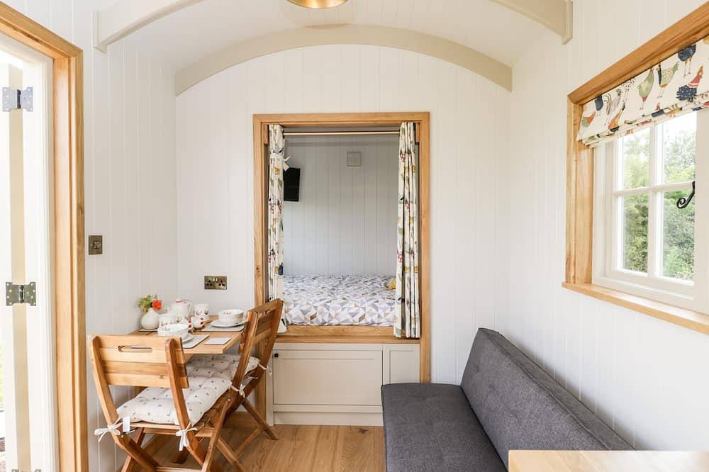 Waylands, pet friendly, with open fire in Uffington in North Wessex Downs