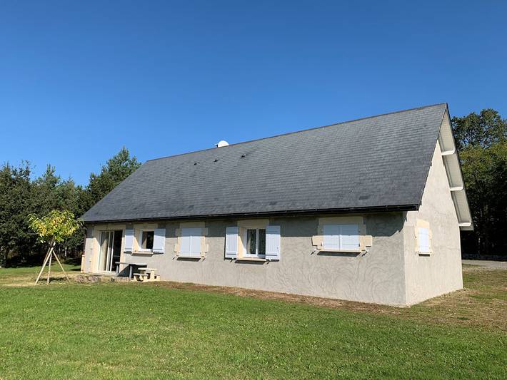 Gîte pour 8 personnes, avec jardin et terrasse à Clergoux