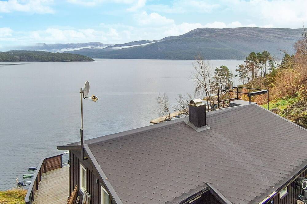 Amazing home in Omastrand with Wifi in Hardangerfjord