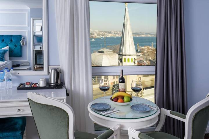 Hotel voor 3 personen, met terras en uitzicht in Istanbul