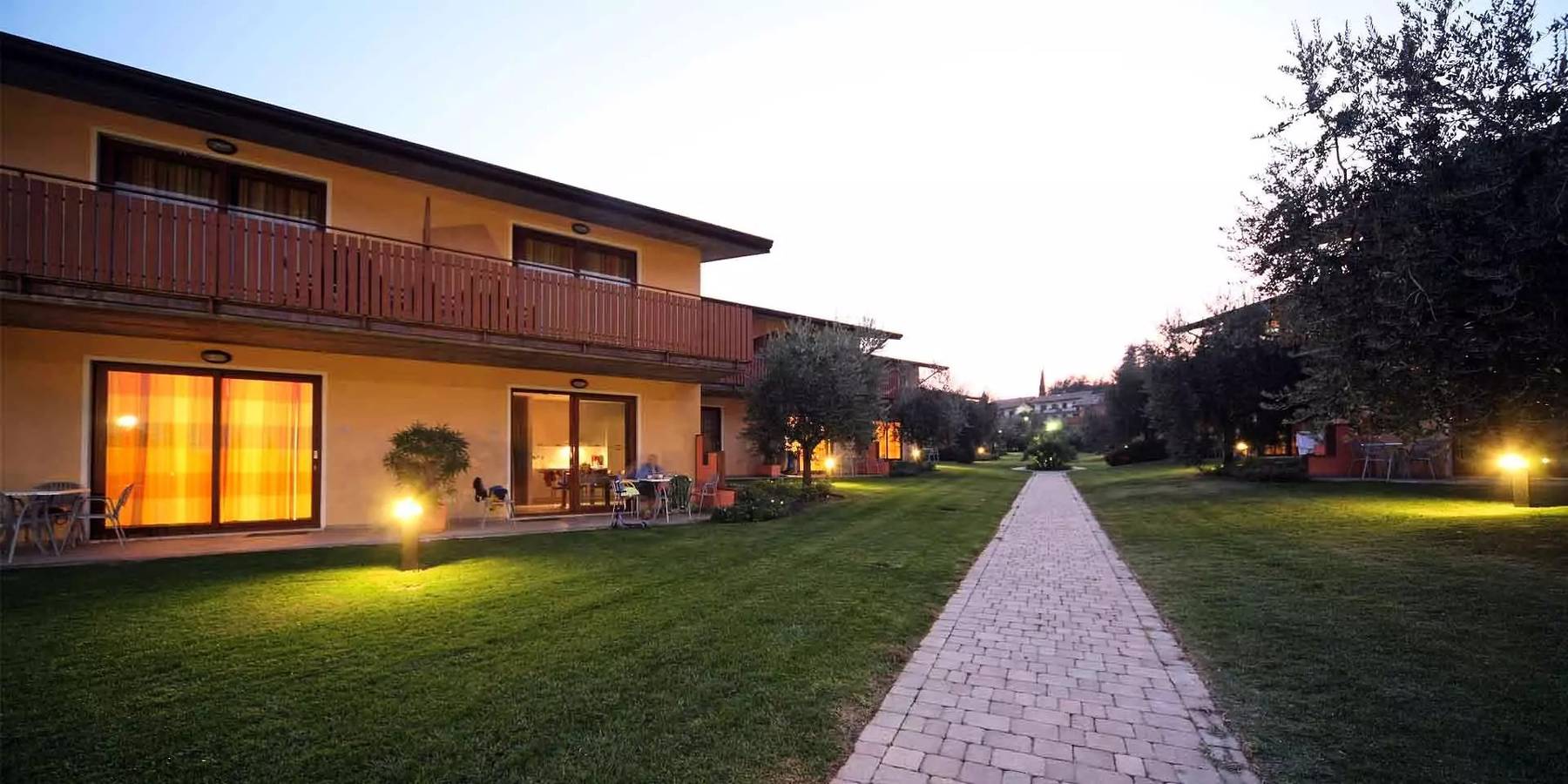 Mobile home Living Deluxe 5 people in Manerba del Garda, Garda Mountains