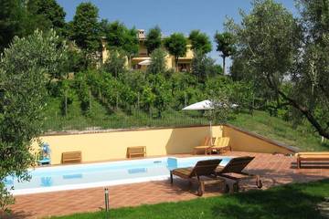 Agriturismo per 6 Persone in Urbino, Valle del Metauro, Foto 1