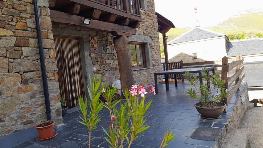 Casa rural para 16 personas, con Balcón y Terraza además de Jardín y Vistas en Sanabria (Zamora) - 3