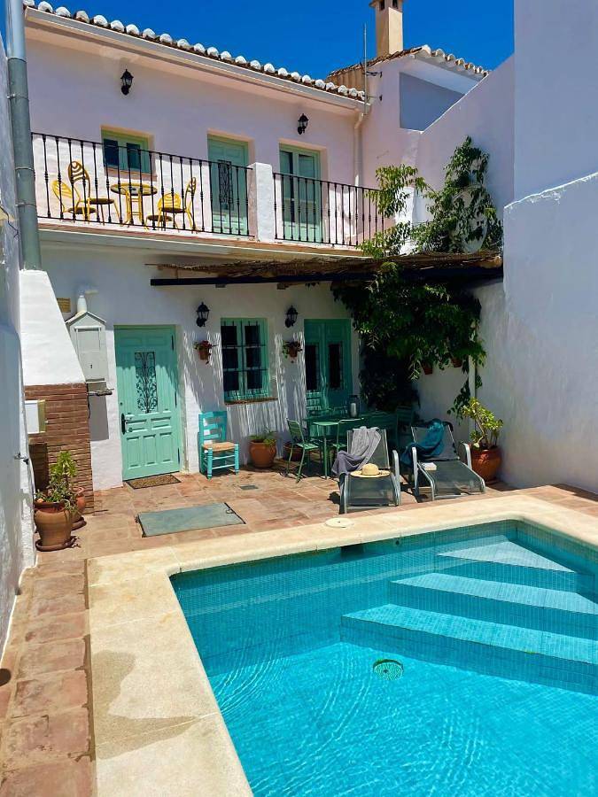 Ferienhaus für 8 Personen, mit Balkon und Terrasse sowie Pool und Ausblick