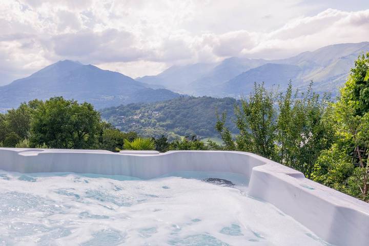 Gîte pour 12 personnes, avec terrasse ainsi que jacuzzi et jardin, animaux acceptés à Saint-Pastous - 2