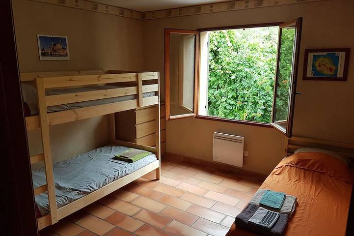 Location de vacances pour 10 personnes, avec jardin et balcon à La Fare-les-Oliviers - 4