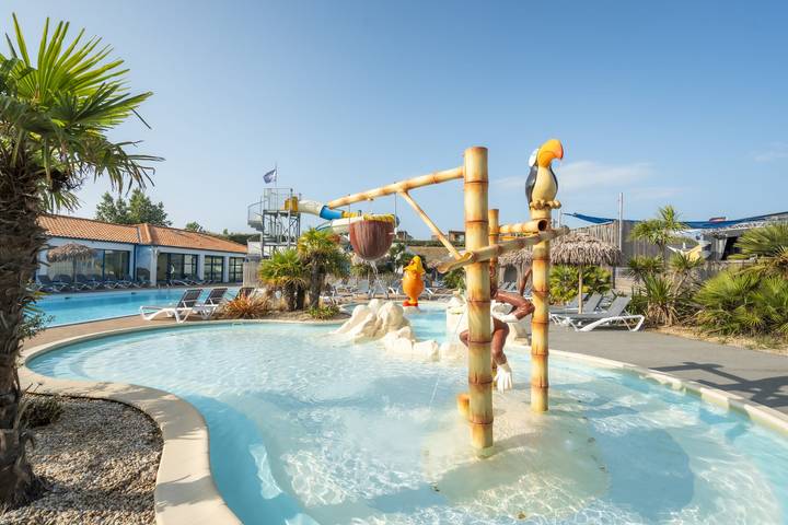 Bungalow pour 2 personnes, avec Jacuzzi et Terrasse ainsi que Piscine et Sauna