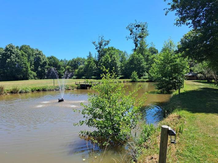 Camping pour 2 personnes, avec piscine ainsi que jardin et vue