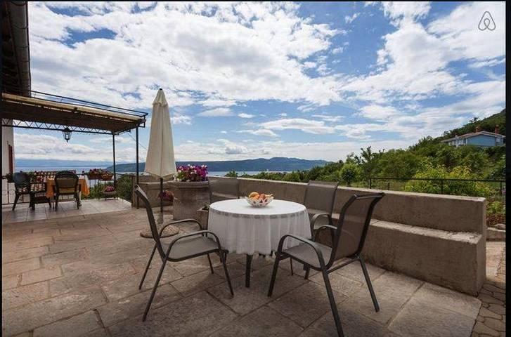 Ferienwohnung für 4 Personen, mit Terrasse und Garten sowie Ausblick
