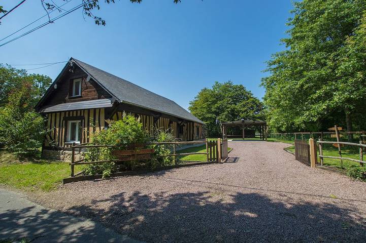 Location de vacances pour 8 personnes, avec Terrasse et Jardin à Manneville-la-Raoult