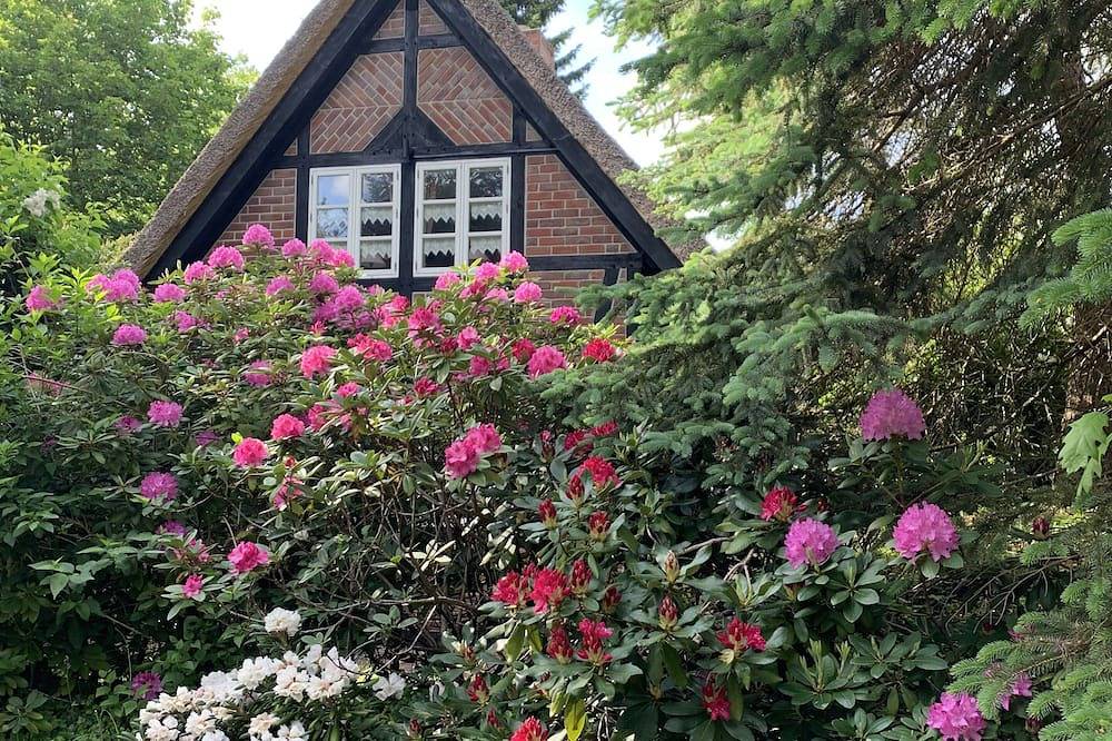 Thatched roof house - Heath village St. Dionys near Lüneburg-https://youtu.be/xg4Tjk1gvxu in Barum (Lüneburg), Nordheide