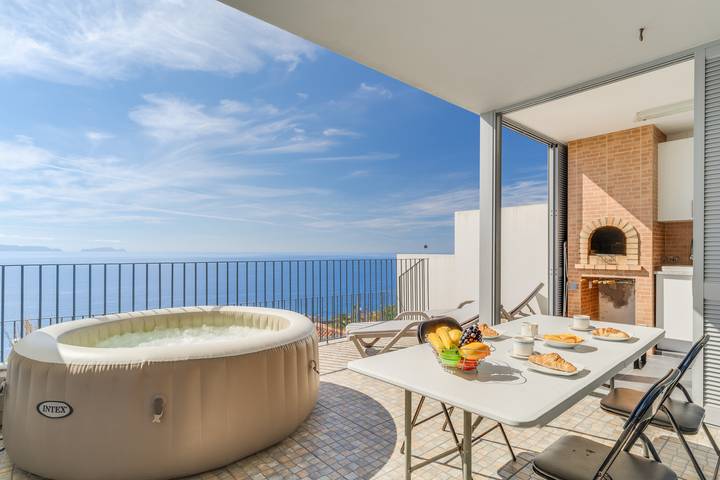 Casa de férias para 5 pessoas, com Vista para o mar e Varanda e ainda Jacuzzi and Jardim em Santa Cruz (Madeira)