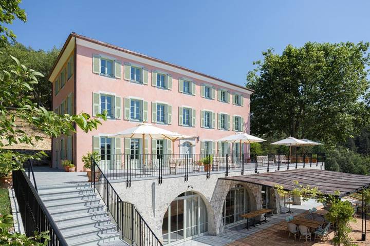 Hôtel pour 2 personnes, avec Terrasse et Jardin ainsi que Piscine et Vue à La Penne