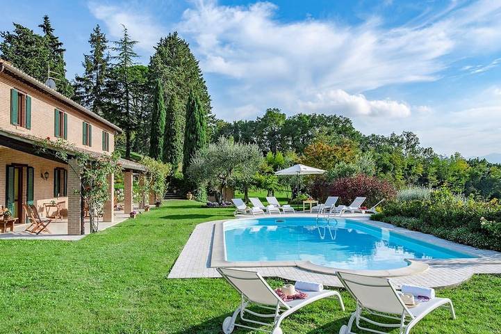 Agriturismo per 8 persone, con giardino in Urbino