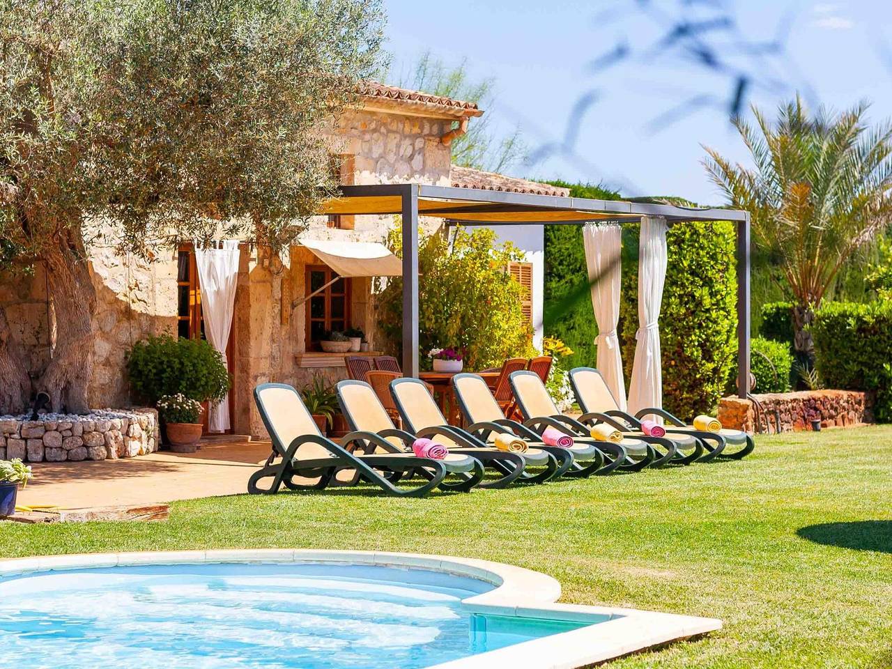 Spectacular finca with pool in the outskirts of Inca in Inca, Majorca Center