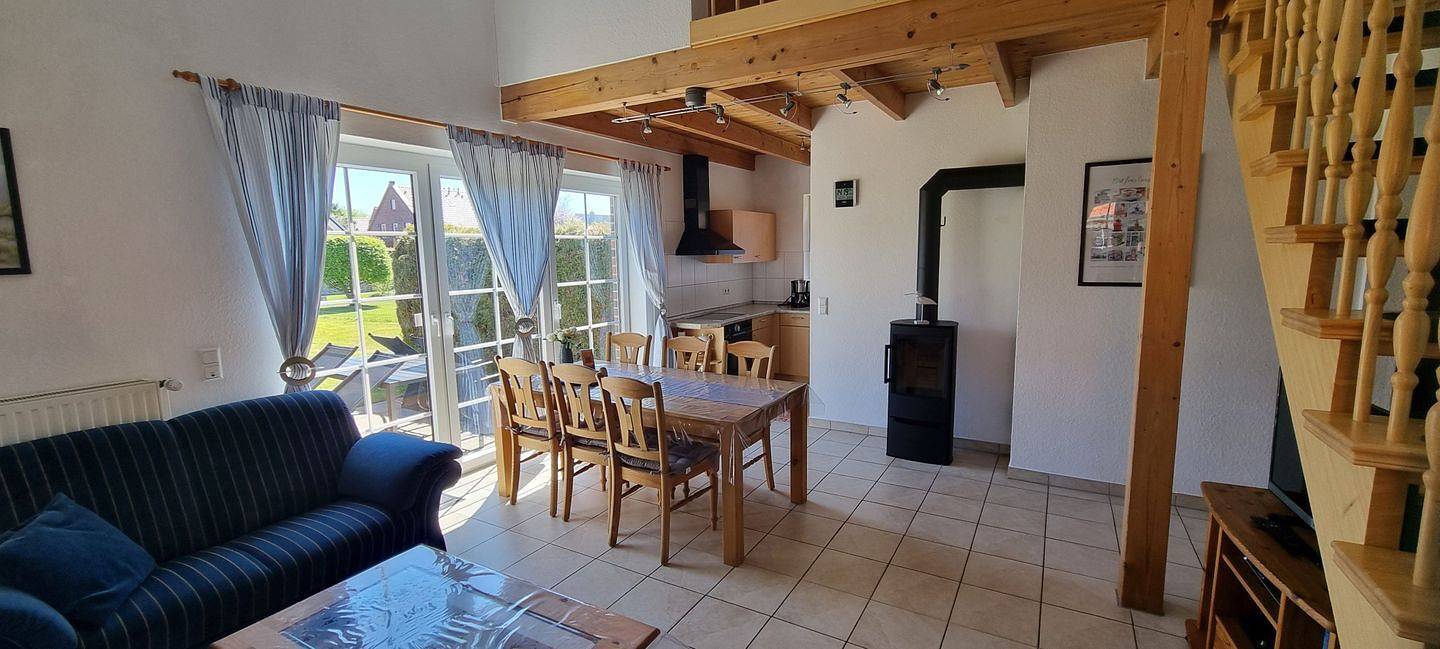 Ferienhaus (85qm) für 5 Personen und Hund mit Kamin und großem Garten in Norden, Norden und Umgebung