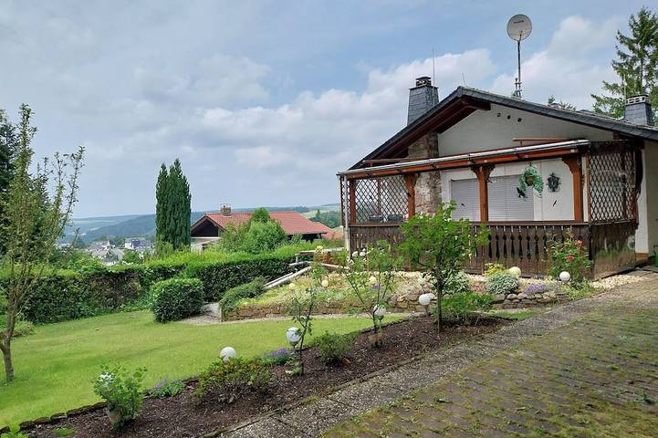 Ferienhaus für 5 Personen, mit Whirlpool und Garten sowie Sauna und Terrasse in Loreley