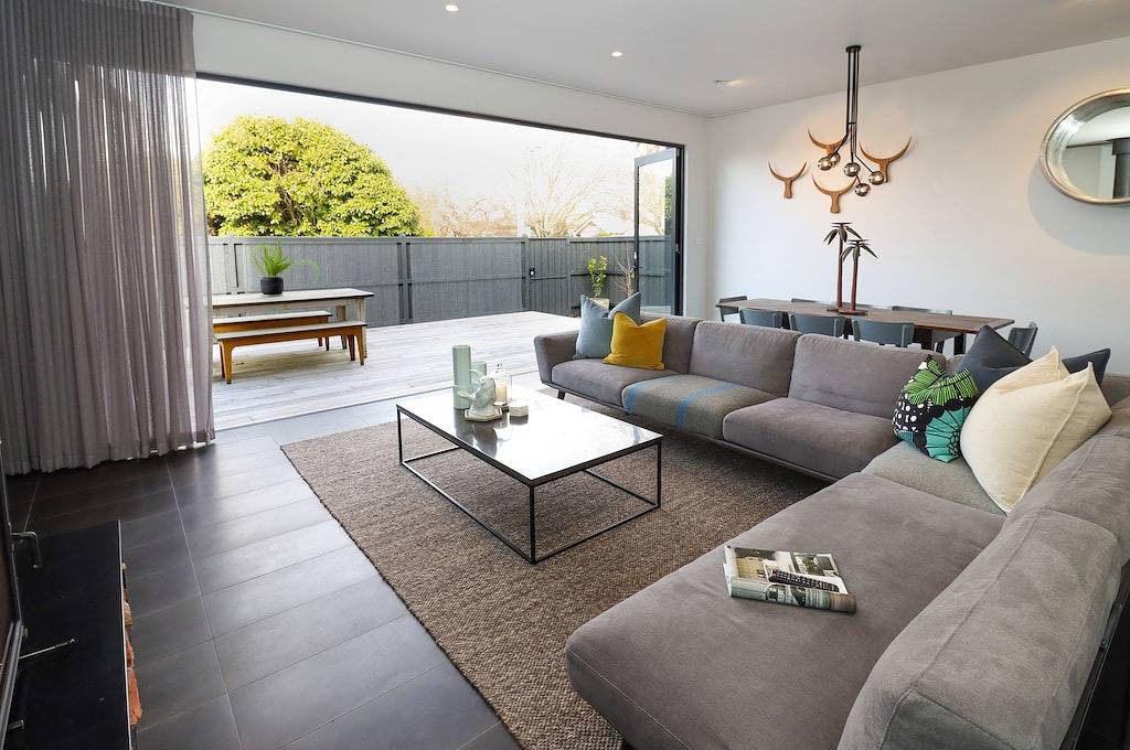 3Bed| 3Bath| Wood Fire| Air-Con | Sleeps 8 | Off Street Parking | Pet Friendly in Ballarat Central, Ballarat