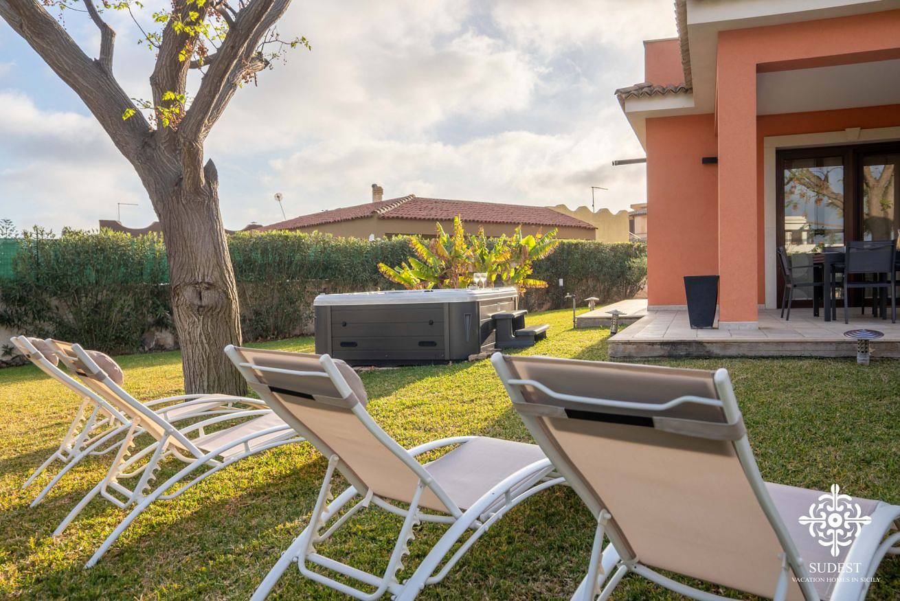 Villa Seaside - Dimora con jacuzzi a 200 mt dal mare in Siracusa, Siracusa e dintorni