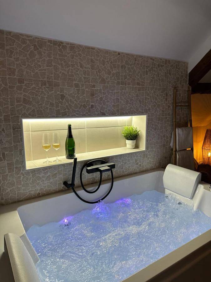 Appartement de vacances pour 2 personnes, avec jacuzzi ainsi que sauna et jardin