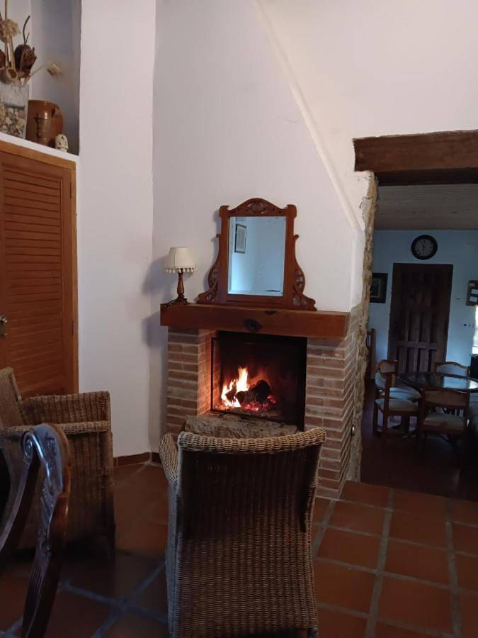 Casa rural para 20 personas, con piscina y jardín además de piscina para niños y vistas en Canal de Navarrés - 3